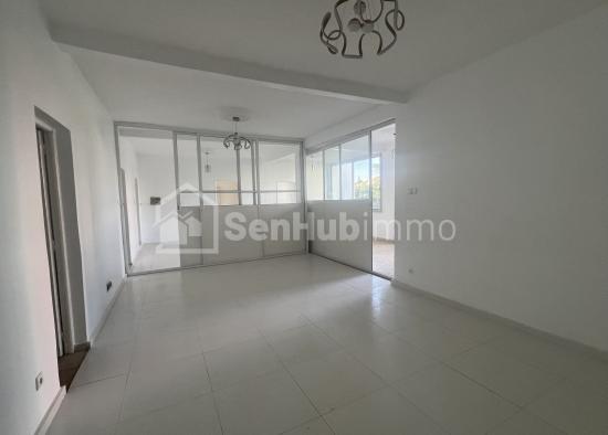 Bureau à louer au Point E