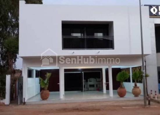 IMMEUBLE R+1 À VENDRE AU CENTRE DE SALY