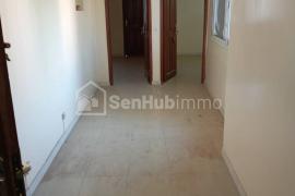Appartement vide à louer au point E