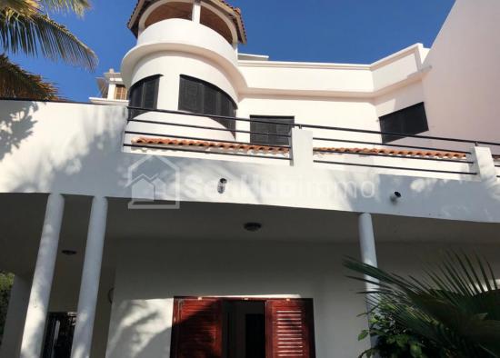 Vente villa meublée 11 pièces avec piscine - Ngor